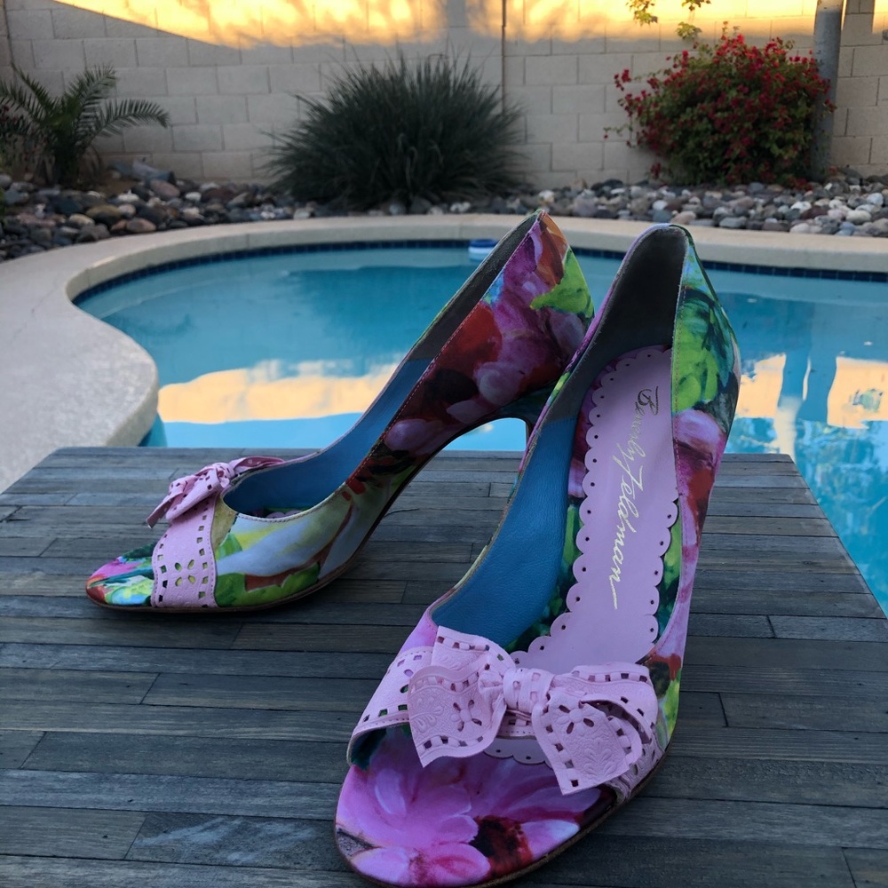 EUC Beverly Feldman Silk Floral Heels Sz. 9 - Picture 2 of 9